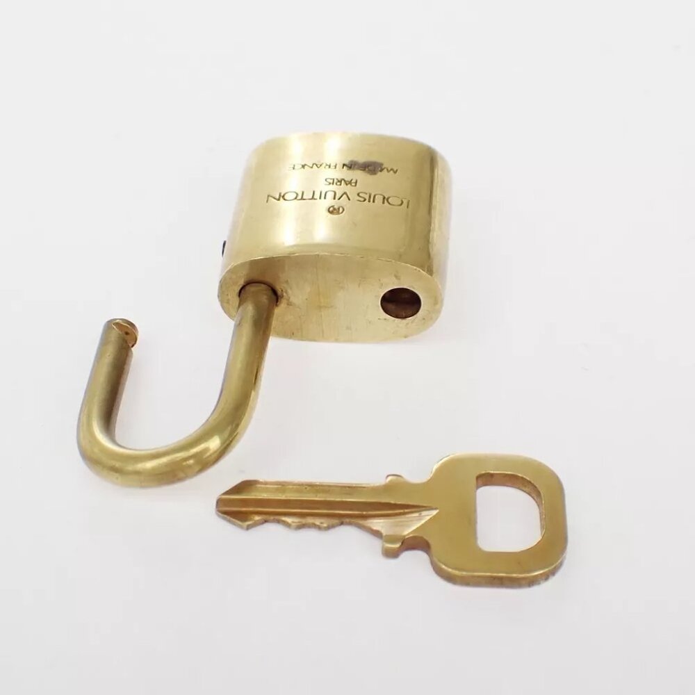 AUTHENTICITY GUARANTEED LOUIS VUITTON LV 10 SET PADLOCK KEY BAG CHARM - Picture 3 of 4